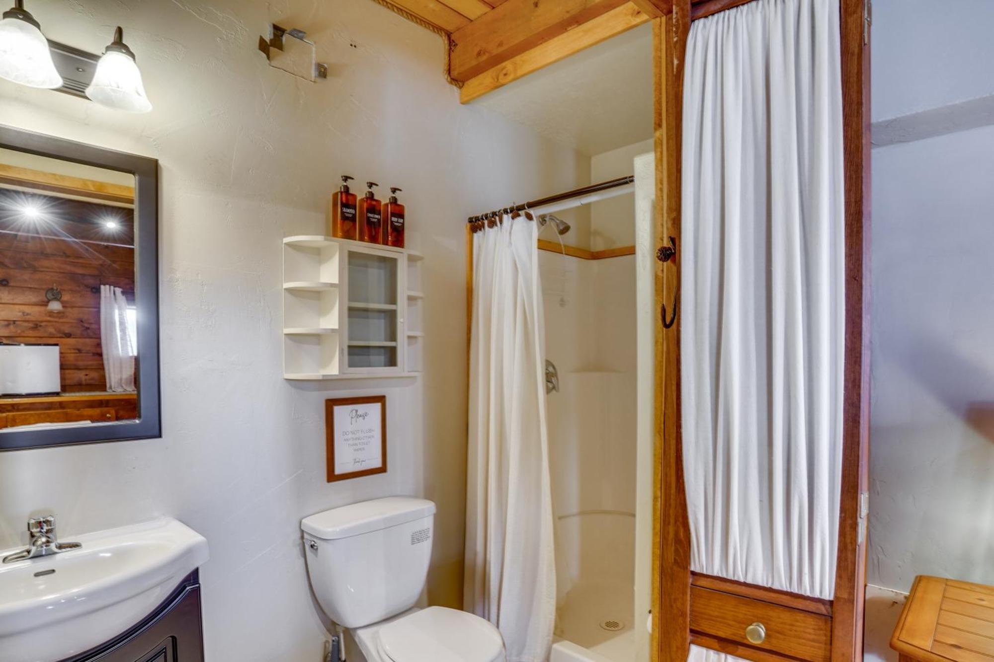 Pet-Friendly Duck Creek Village Retreat With Deck! 외부 사진