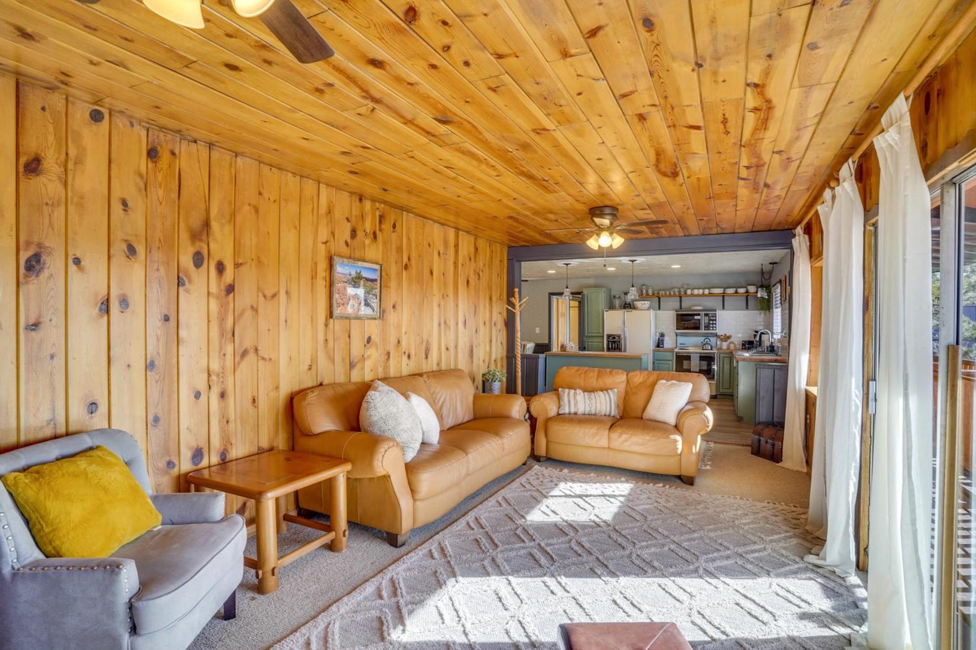 Pet-Friendly Duck Creek Village Retreat With Deck! 외부 사진
